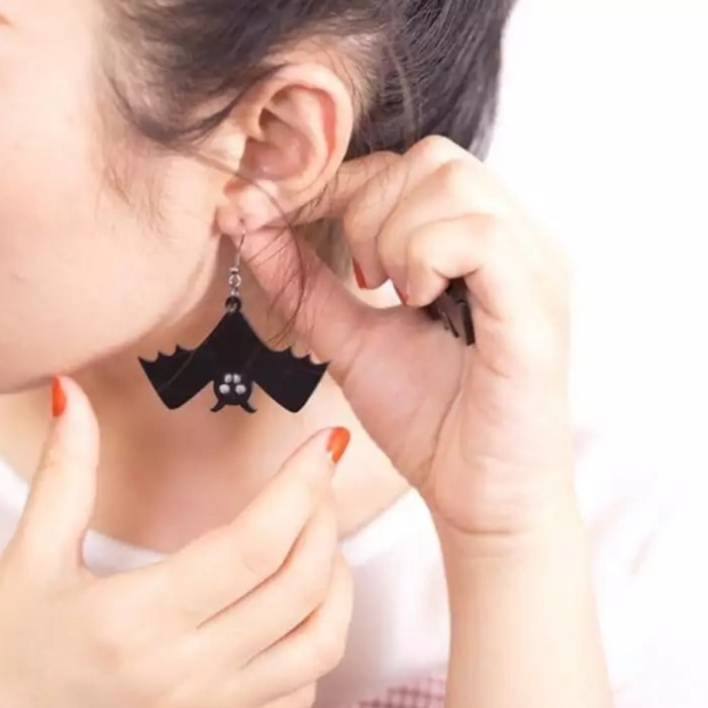 🎉 New Black Bat Dangle Earrings